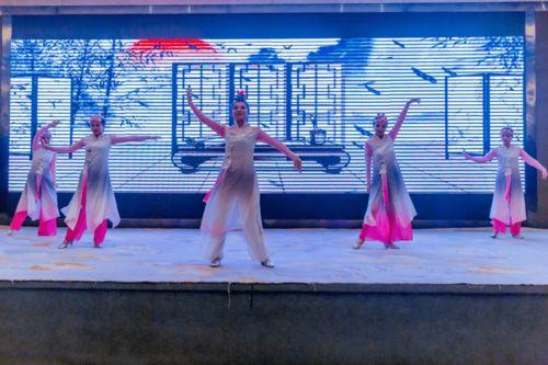 国风成人男女群舞视频,成人男女群舞风采展示